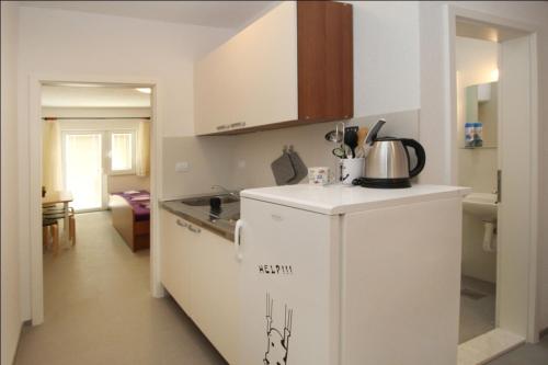 Apartments by the sea Baska Voda, Makarska - 6786