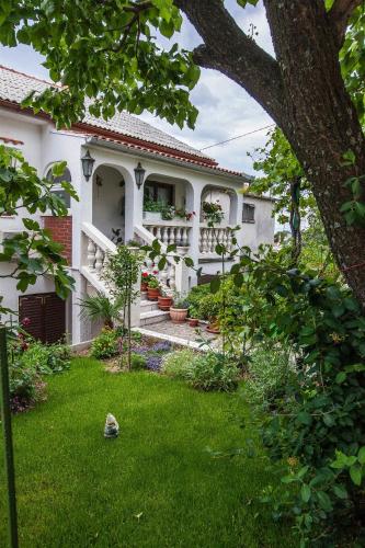 Apartments with a parking space Crikvenica - 11307