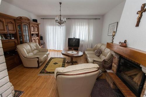 Apartments with parking space Crikvenica - 11307