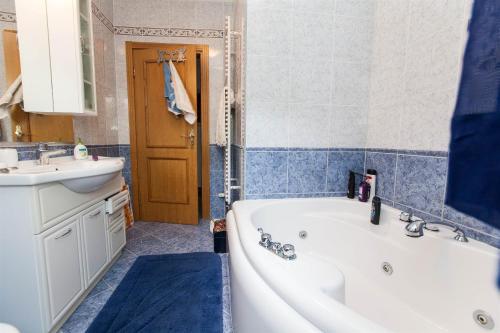 Apartments with parking space Crikvenica - 11307