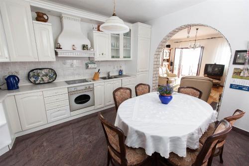 Apartments with parking space Crikvenica - 11307