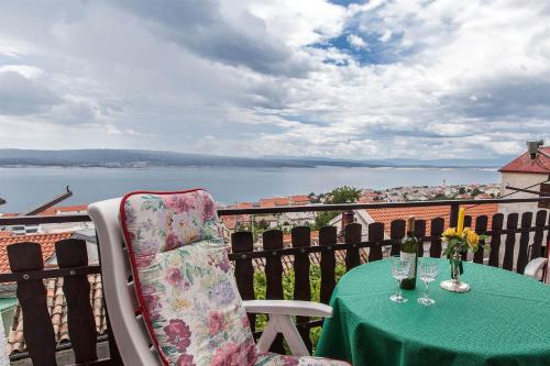 Apartments with parking space Crikvenica - 11307