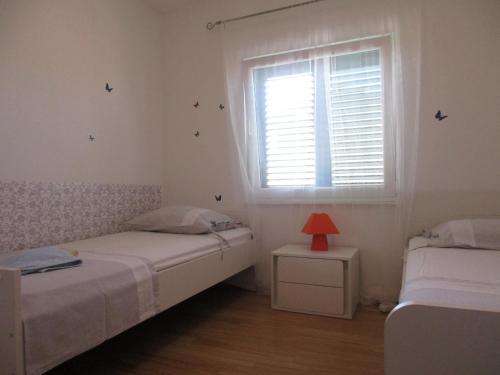 Apartments with a parking space Tribunj, Vodice - 11023