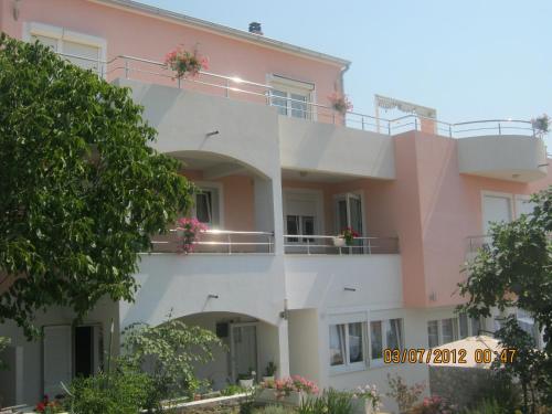 Apartments with a parking space Tisno, Murter - 11313