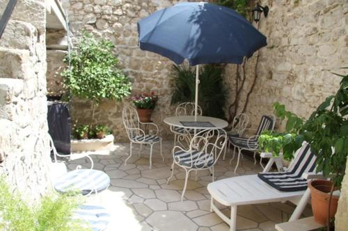 Rooms by the sea Makarska - 11096