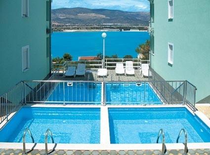 Apartments with a swimming pool Mastrinka, Ciovo - 11192