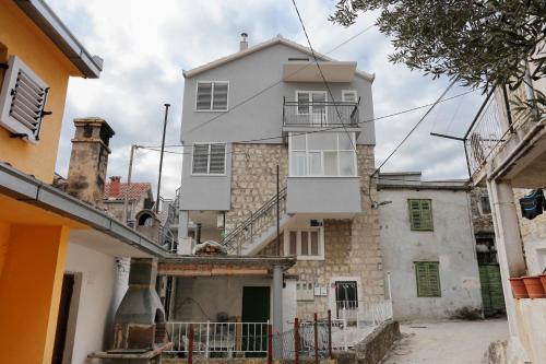 Apartments by the sea Kastel Kambelovac, Kastela - 8679