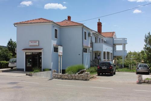 Apartments with a parking space Punat, Krk - 10421
