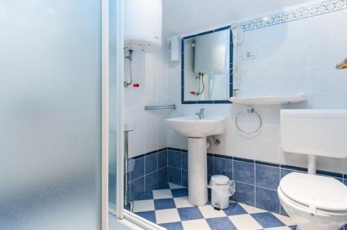 Koupelna v ubytování Apartments and rooms by the sea Mali Losinj (Losinj) - 10420