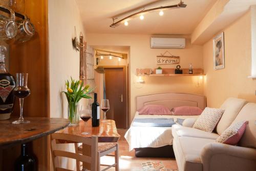 Postel nebo postele na pokoji v ubytování Apartments with WiFi Makarska - 6842
