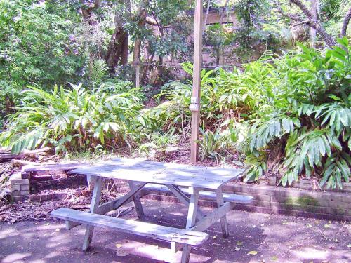 Taman di luar Arakoon House 1 - Bring your own linen