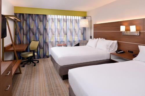 Ένα ή περισσότερα κρεβάτια σε δωμάτιο στο Holiday Inn Express & Suites Springfield by IHG