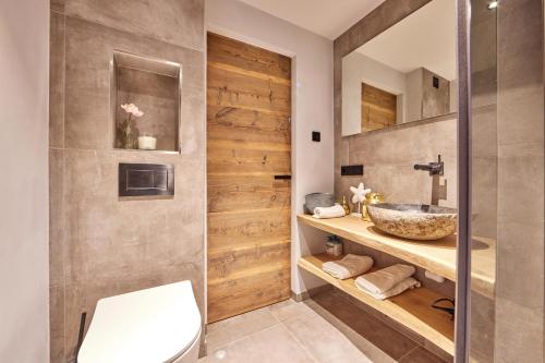 a bathroom with a sink and a mirror at Sunshine Apartment Spirit of Deer in Garmisch-Partenkirchen