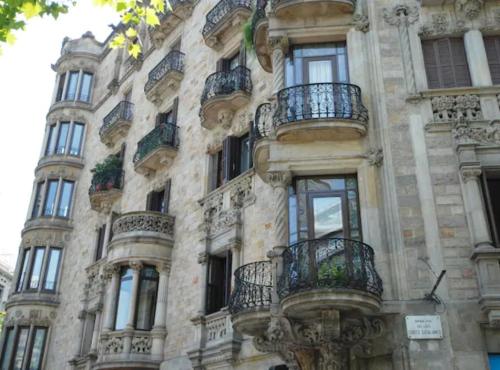 RamblasRentals Stylish Bright 3BR New Catalan Flat 10m Ramblas - Parking - Wifi