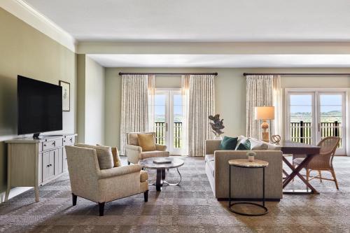 TV a/nebo společenská místnost v ubytování Omni Barton Creek Resort and Spa Austin