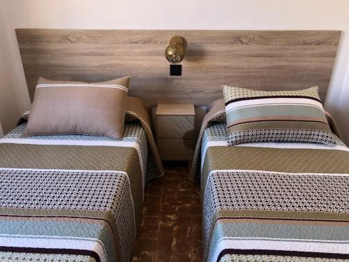 Posteľ alebo postele v izbe v ubytovaní APARTAMENTO KORINTO