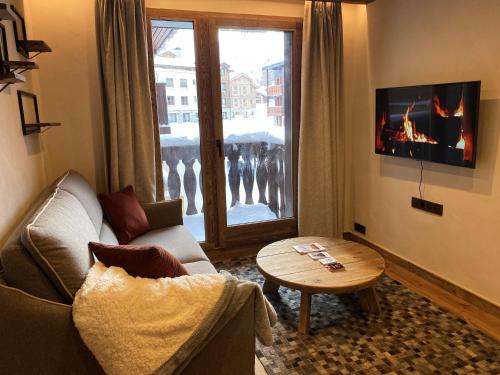 Televízia a/alebo spoločenská miestnosť v ubytovaní les jardins de val