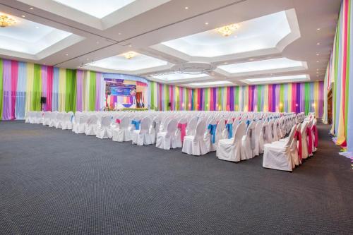 a row of chairs in a room with colorful walls at Crowne Plaza Managua by IHG in Managua