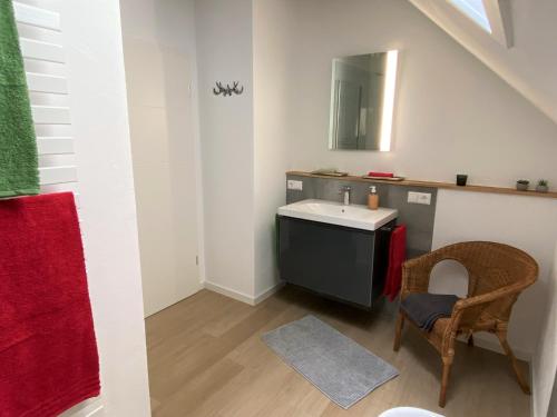 a bathroom with a sink and a mirror at Gästehaus Rheinromantik in Bacharach