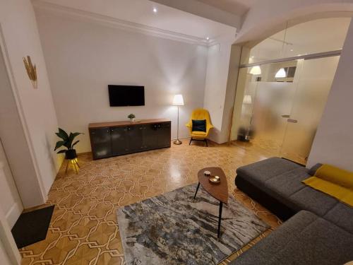 Sissi Royal Suite - Inner City 4 bedroom apartment