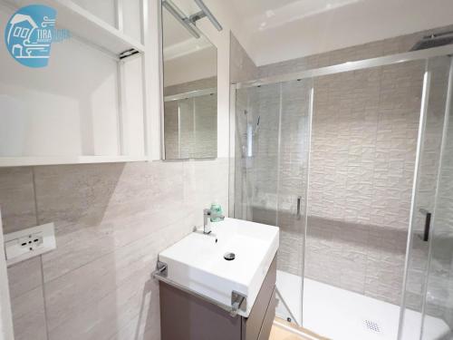 A bathroom at Cavana 5 Tirabora Short Rent