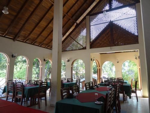Restaurace v ubytování Hotel Shalini