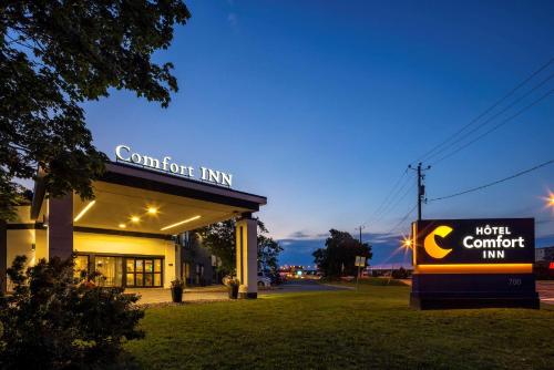 a north comfort inn sign in front of a building at Comfort Inn Montreal Aeroport in Pointe-Claire