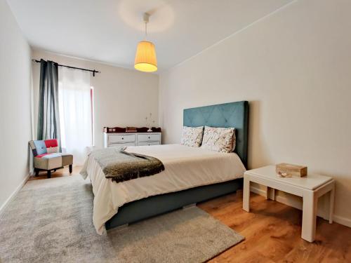 Ένα ή περισσότερα κρεβάτια σε δωμάτιο στο Da Silva House - Ap in Afife with Balcony & SeaView