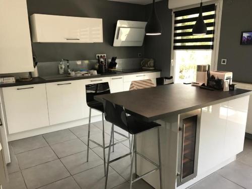 A Room - Une chambre dans un appartement meublé et équipé - Clinique de la Sauvegarde - location courte durée