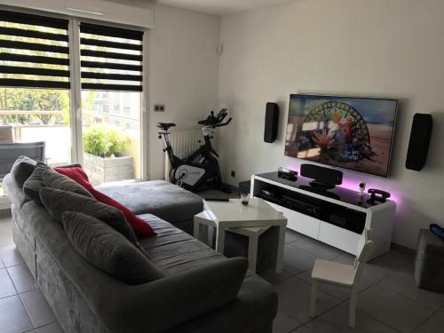 A Room - Une chambre dans un appartement meublé et équipé - Clinique de la Sauvegarde - location courte durée