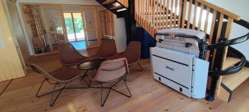 a room with chairs and a staircase with a machine at Hostel Borik in Ðurđevac