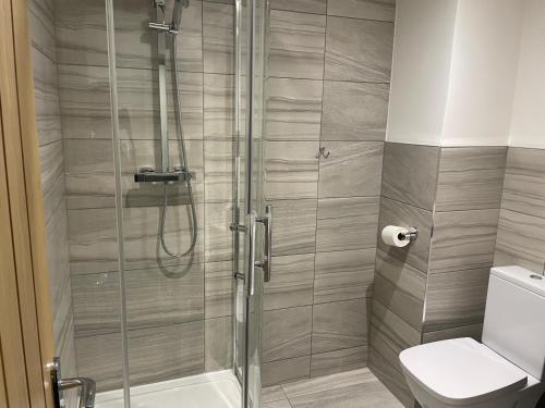 a bathroom with a shower and a toilet at Modern - two bed - apartment located in the city of Wolverhampton in Wolverhampton