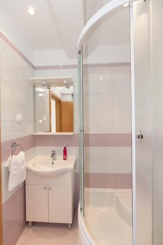 Fotografie z fotogalerie ubytování Seafront apartment Maja A3+2 v Tučepi