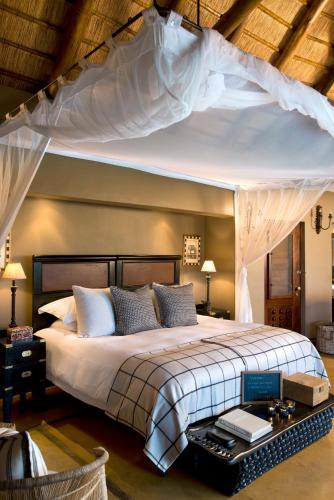 Katil atau katil-katil dalam bilik di Lion Sands - Tinga Lodge