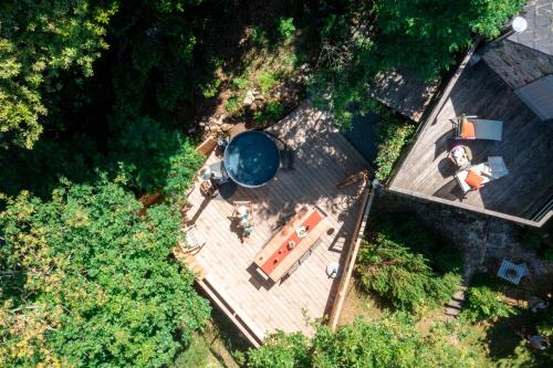 an overhead view of a backyard with a pool at Le Moulin de Trévelo in Caden