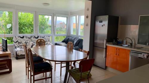 Kuchyň nebo kuchyňský kout v ubytování Casa Frutales Escaselas