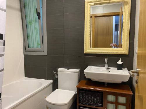 Ένα μπάνιο στο Apartamento playa de Bueu