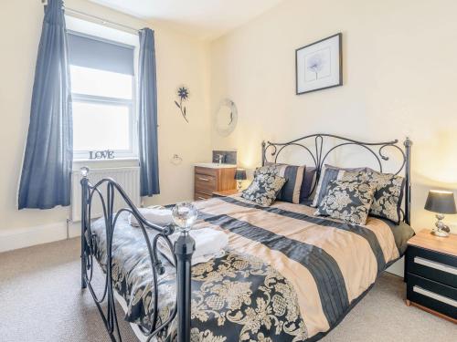 a bedroom with a bed and a window at Cairns Vista in Whitby
