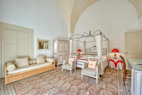 a living room with a couch and a bed at Palazzo Mosco Inn - Dimora Storica in Gallipoli