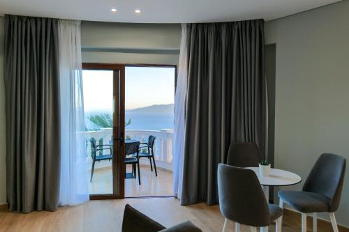 Nespecifikovaný výhled na hory nebo výhled na hory při pohledu z aparthotelu