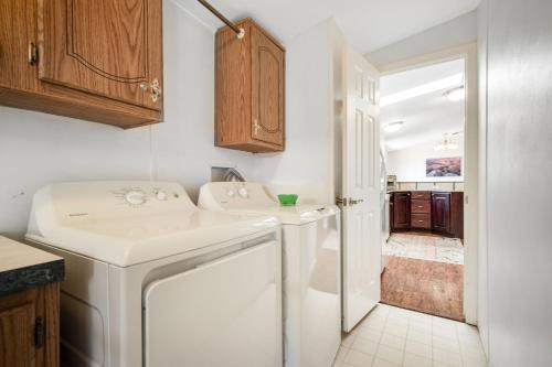 a kitchen with a washer and dryer in a room at Spanish Valley Vinyard in Moab