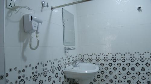 Bilik mandi di Samarkand City Center Hotel