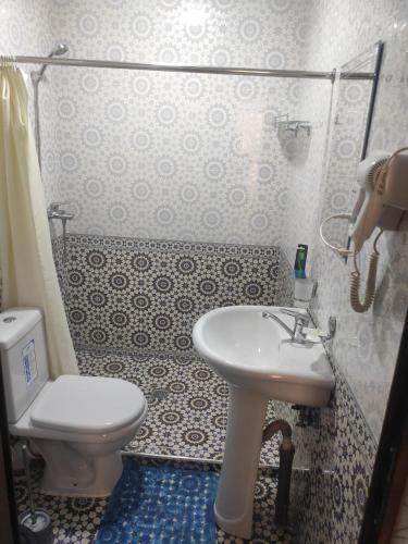 Bilik mandi di Samarkand City Center Hotel