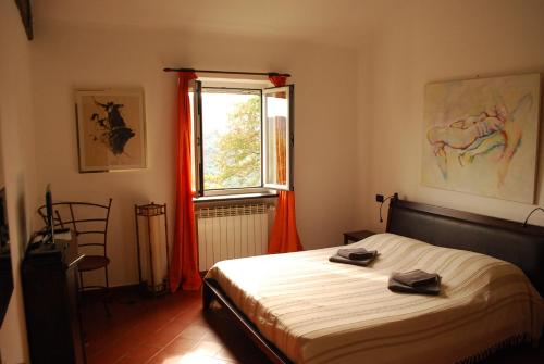 a bedroom with a bed and a window at Villa Maia in Neirone