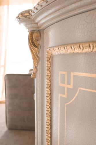 a close up of a wall with a gold frame at Villa Avoti in Sigulda