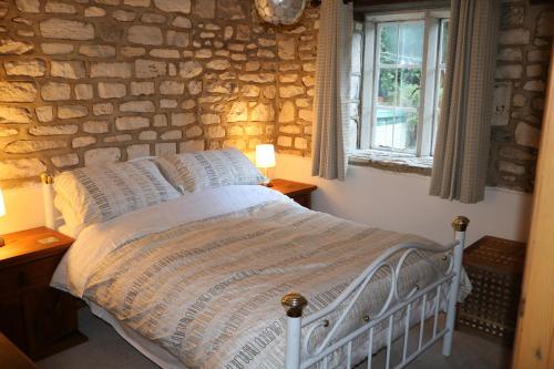 Ένα ή περισσότερα κρεβάτια σε δωμάτιο στο Flat 1 - The Old Mill - Bowbridge Lock - Stroud