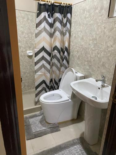 CJIAN Apartments tesisinde bir banyo