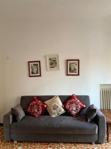 a living room with a couch with pillows on it at Venice -Mestre Rooms in Mestre