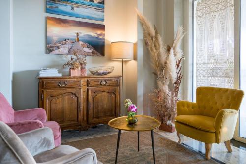 a living room with two chairs and a table at Hotel Villa Rosa Riviera in Rimini