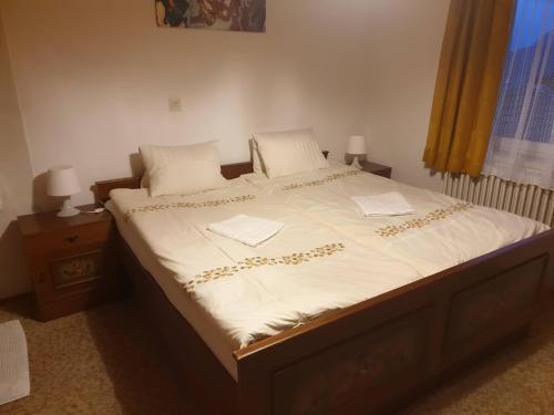 a bedroom with a large bed with white sheets and pillows at Haus Waldhuber in Schwoich